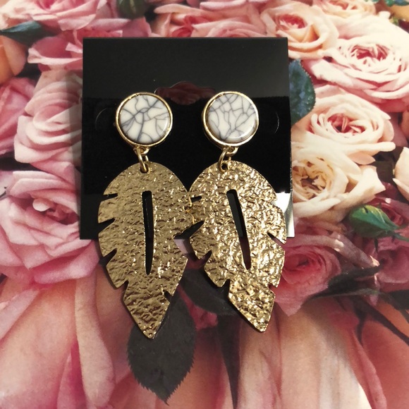 Jewelry - ❗️New❗️gold and marble leaf drop earrings